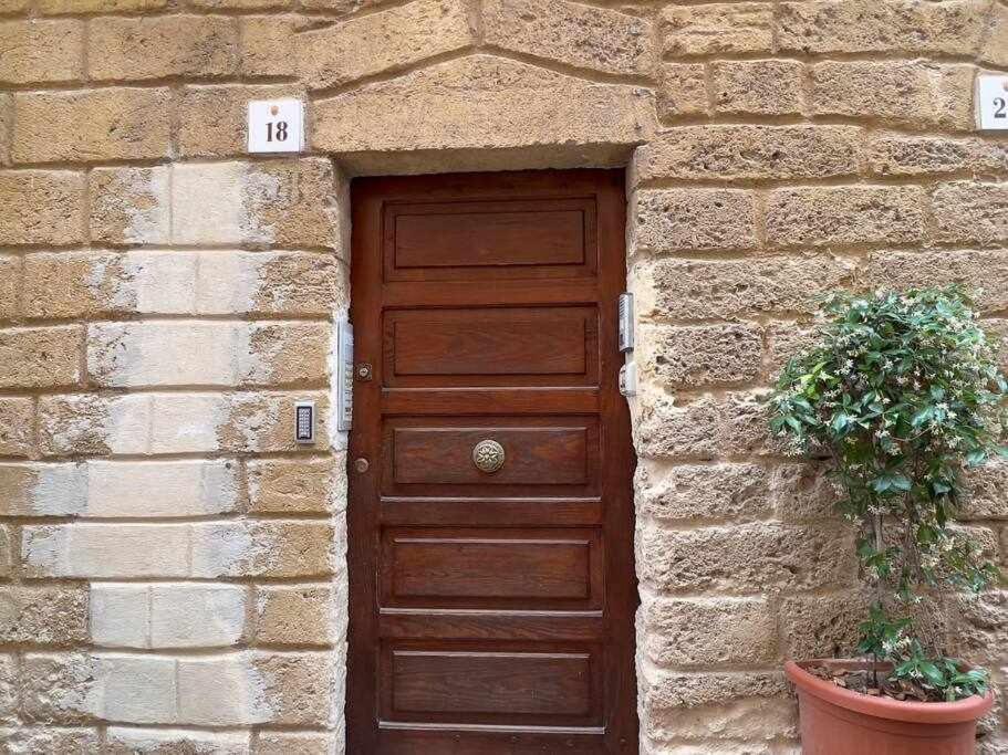 אלגהרו Suite Minerva 10 Steps From Piazza Civica מראה חיצוני תמונה